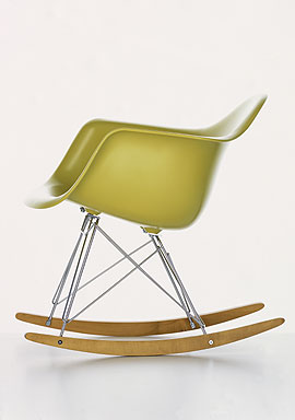 Arm Shell Rocker de Eames, una pieza de capricho izzda Arm Shell Rocker de Eames, una pieza de capricho