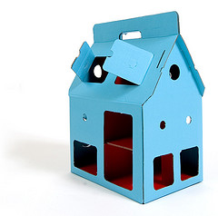2274361597 e7d3e256d8 m Kidsonroof, casitas para jugar de cartón reciclado