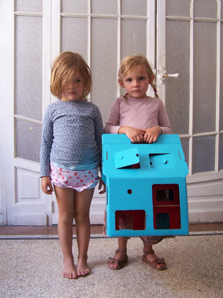 2274516132 d00df33494 o Kidsonroof, casitas para jugar de cartón reciclado