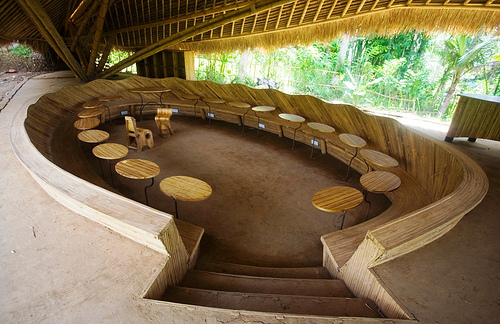 3370244835 87c6607d62 Espacios Cool para Niños: Green School en Bali