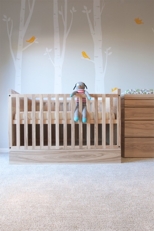 Dormitorio para un bebé cuna en madera de fresno Dormitorio para un bebé
