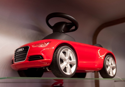 cochecito audi para niño cochecito audi para niño Papá con Audi, bebé con Porsche.