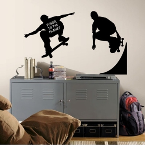 vinilos juveniles 2 Decora la habitación juvenil con vinilos de deportes extremos.