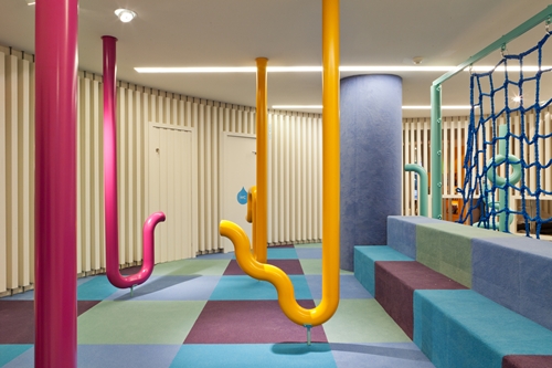 colores Espacios Cool para niños: Peek a Boo en Barcelona